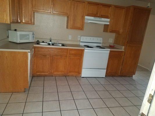 Grease Free Dust Free Clean Kitchen Ready For New Family!!