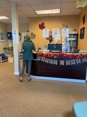 Mobilize Sports Therapy Front Desk Helping a Patient Check in