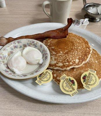 Bacon, eggs, and pancakes