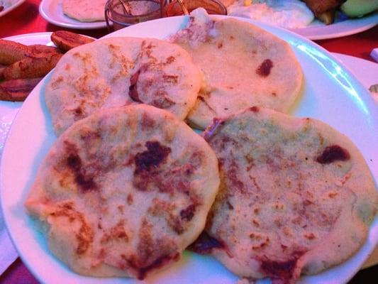 Pupusas con queso y frijoles (bean and cheese pupusas)