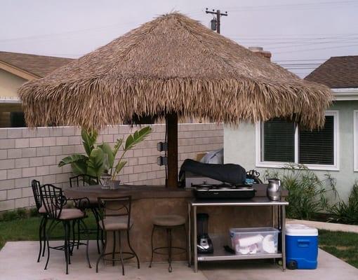 BBQ Island w/concrete counter top & center post Palapa