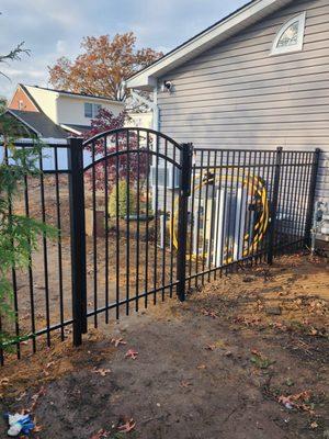 aluminum fence and single gate