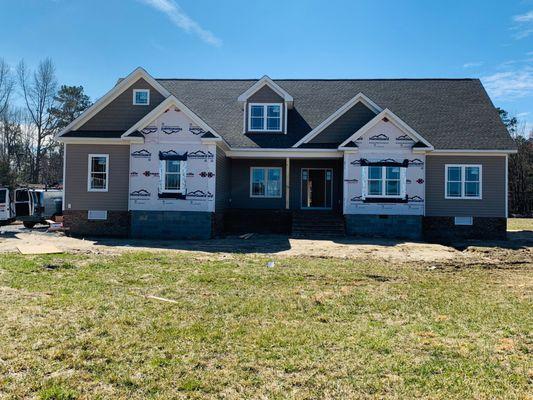 Gorgeous new construction in Mechanicsville-GAF Charcoal roof by JT Roofing!