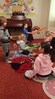 Kids on Keys music class