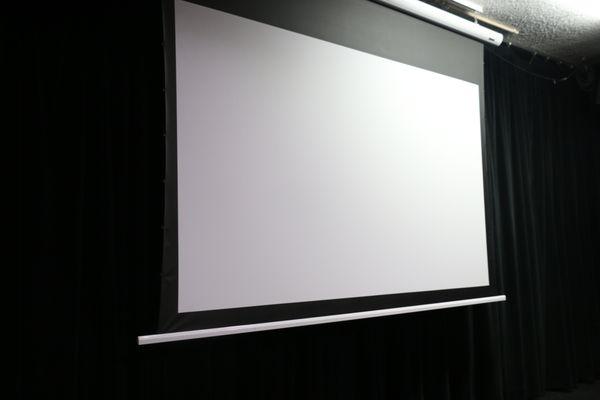 16 x 9, 135 inch. Projector