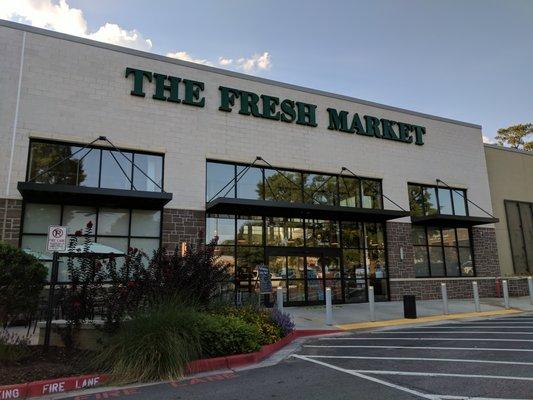 The Fresh Market storefront. Photo taken August 20, 2017. It closed July 19, 2018.