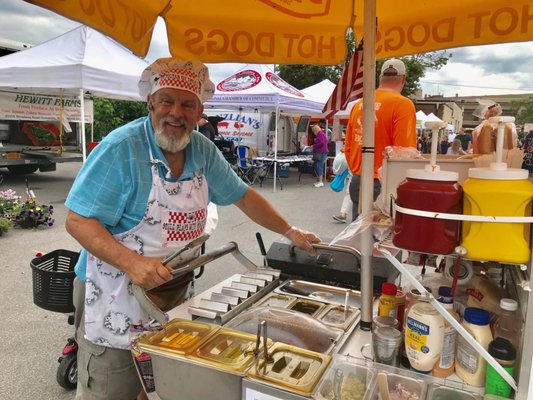 Big Nirm and his food cart