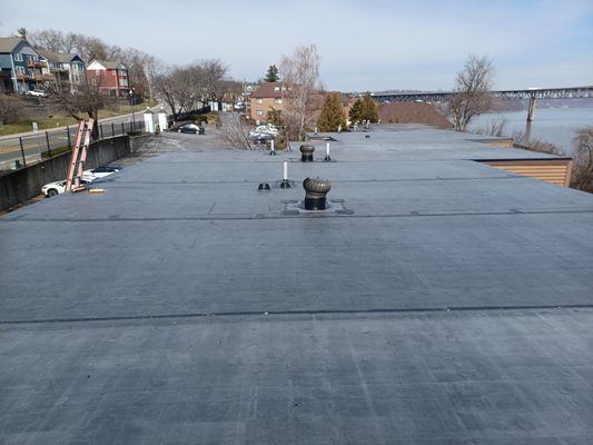 Flat roof installation, cleaning and maintenance