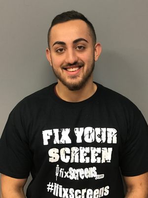 smartphone screen repair Expert at iFixScreens Medford store