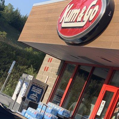 Kum & Go Underwood, Iowa: shiny sign but no goods on shelves..