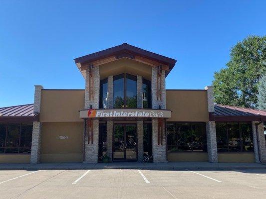 Exterior image of First Interstate Bank in Loveland, CO