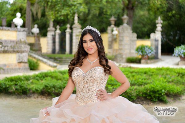 Special quinceanera photo package for only $900 Photo album, Enlargement, Makeup, Hairstyle, Dress and Digital images in HD (305) 918-4040