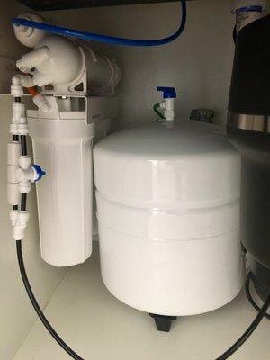 Under counter reverse osmosis system