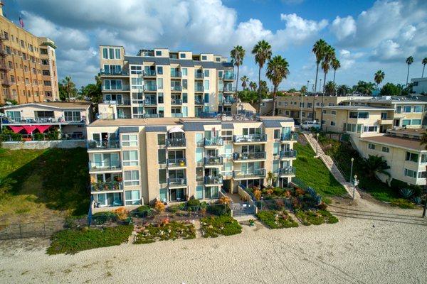 Long Beach Oceanfront! 
2 bedroom 2 bath Upper corner unit
Beautiful complex $5,000 a month!