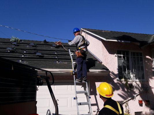 Jorge and Jose volunteers on the roof