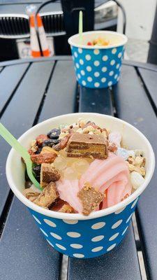 Great yogurt choices! And it's self serviced which is better than pinknerry