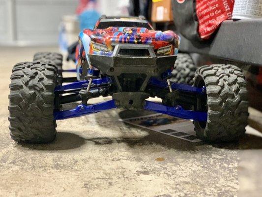 4S Traxxas Maxx with WideMaxx kit.