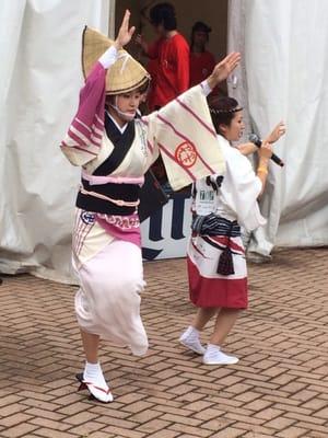 Awa Odori Chicago dancers teaching the dance.