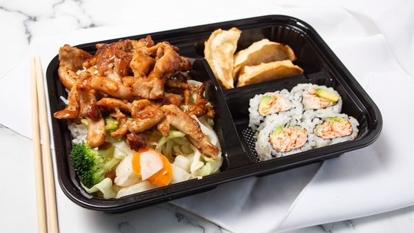 Chicken bento: serve with rice, vegetables, California roll(4pcs), and chicken dumplings(3pcs)