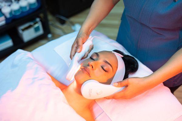 Anti-aging LED Red Light Therapy Facial