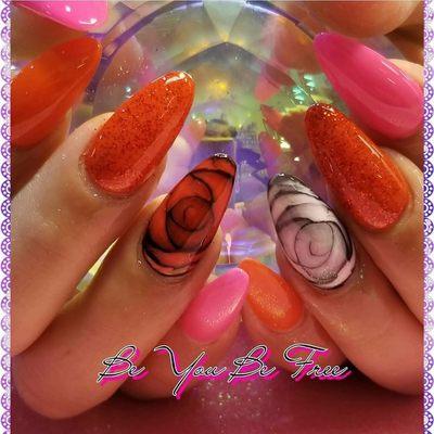 Fullset round/almond with blooming nail art with gel polish.