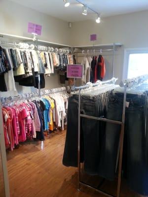 Junior Section carries: A.E., Guess, A&F, H&M, Delias, Darlin B., R&R, Gap, Forever 21, Levi's, Express, Aero, Charlotte Russe..