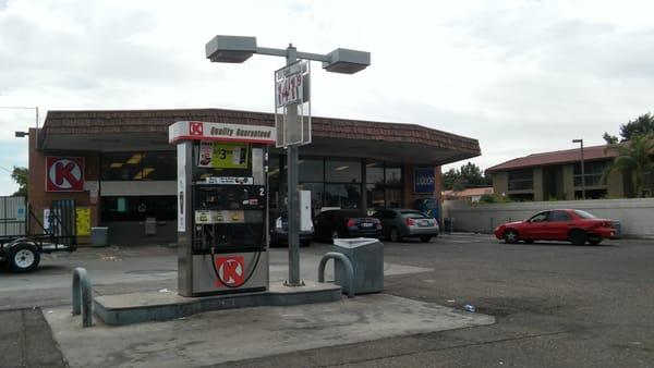 Disgusting Circle K near Hardy and Baseline in Tempe.