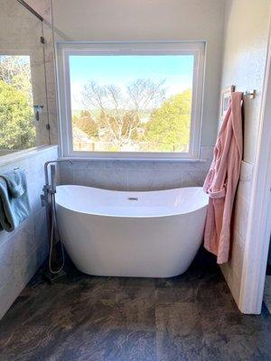 New tub replacing whirlpool tub