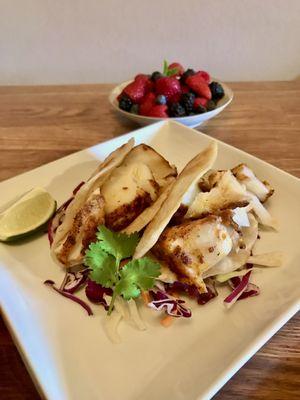 The 5 day slim down includes crisped fish tacos and a farmer's market fruit salad! Yum!