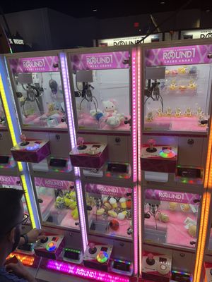 Small claw machines