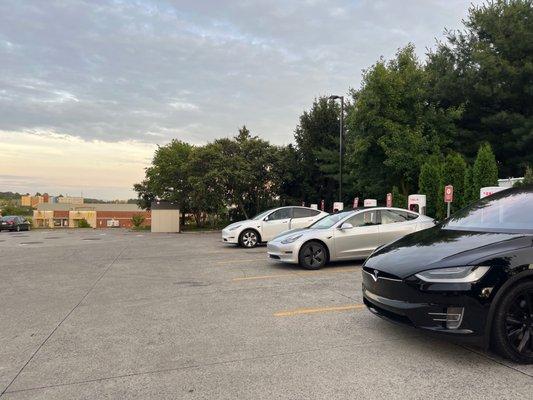 Straunton, VA, Tesla Supercharger