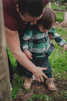 Family session at an apple orchard in Gettysburg, Pa