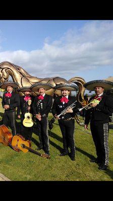 Mariachis posing for the cam