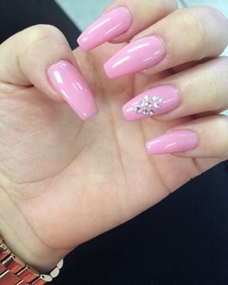 Loved the diamonds on the nails and the style will definitely be coming back