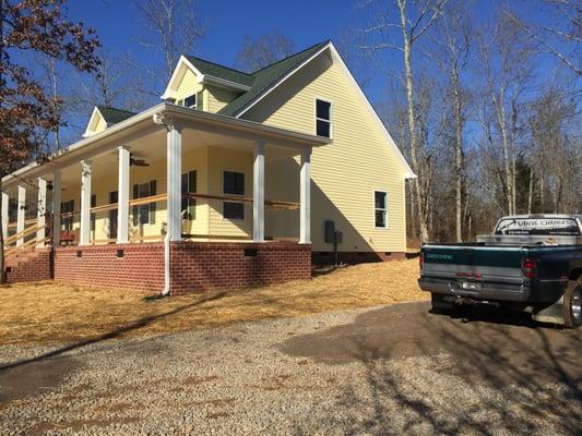 Premium vinyl siding, 6" gutters with leaf protection and Simonton windows