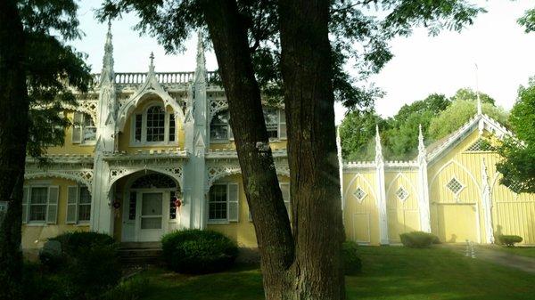 The Wedding House as seen from the Gray Line New England Sea Coast tour.