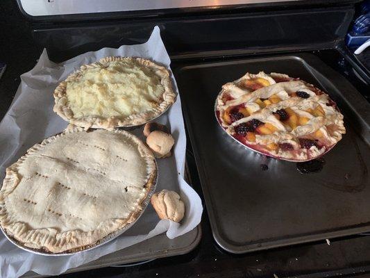 BBQ pulled pork shepherd's pie, mushroom and spinach pie, blackberry and peach pie