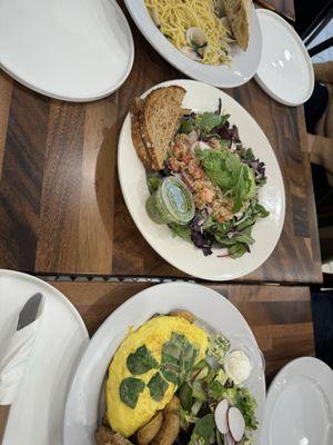 Quinoa salad, omelette and the pasta