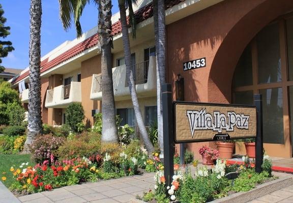 Community entrance off Artesia Boulevard, Bellflower