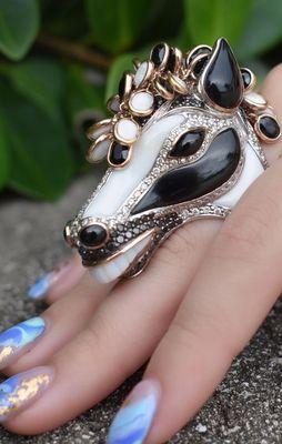 Amazing horse ring by the designer "Zorab"!