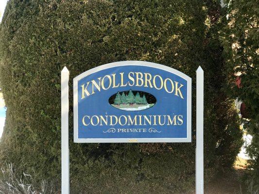 Signage at Knollsbrook Conodominium