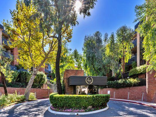 As the "Encino Towers Specialist", I have represented numerous buyers and sellers in this beautiful gated community.