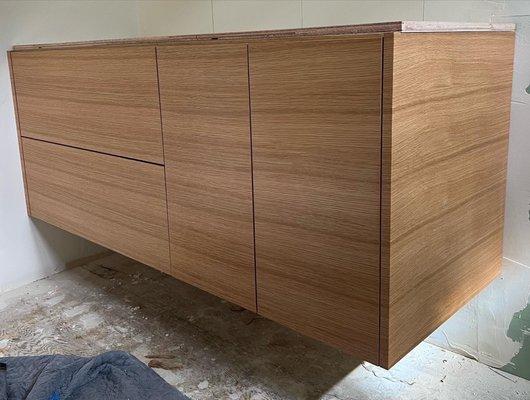 Floating vanity horizontal grain Oak