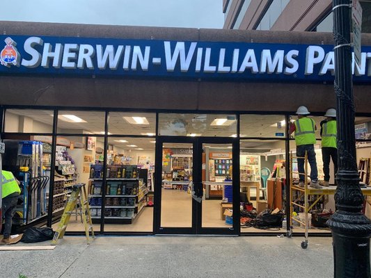 SHERWIN WILLIAMS STORE FRONT