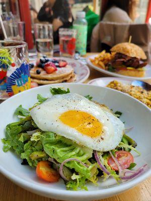 Grilled asparagus salad