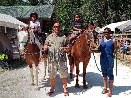 Hidden Gem Stables 1 hour ride with this lovely family from the Bahamas