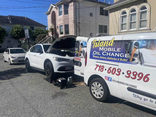 Mobile oil change and mechanical repairs