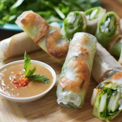 Shrimp Spring Rolls with dipping sauce