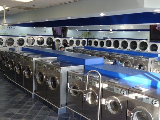 Multiple size washers & dryers