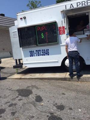 $1 pupusas lights